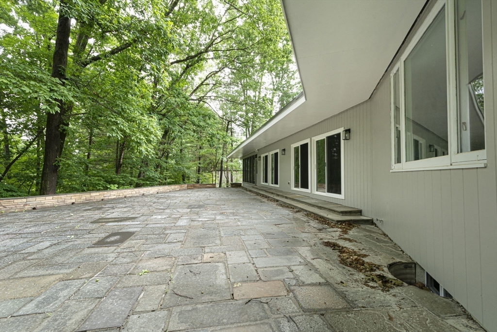 32 Aylesbury Road Worcester, MA 01609 - Photo 40 of 42 a view of outdoor space and yard