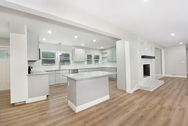 $765,000 | 32 Aylesbury Road, Worcester, MA 01609