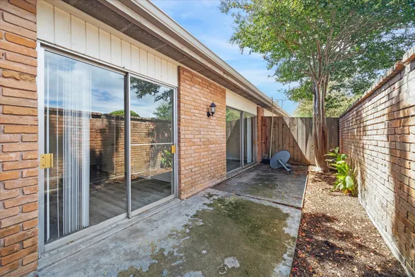 $1,300 | 3259 Branard Street, Unit 7, Houston, TX 77098