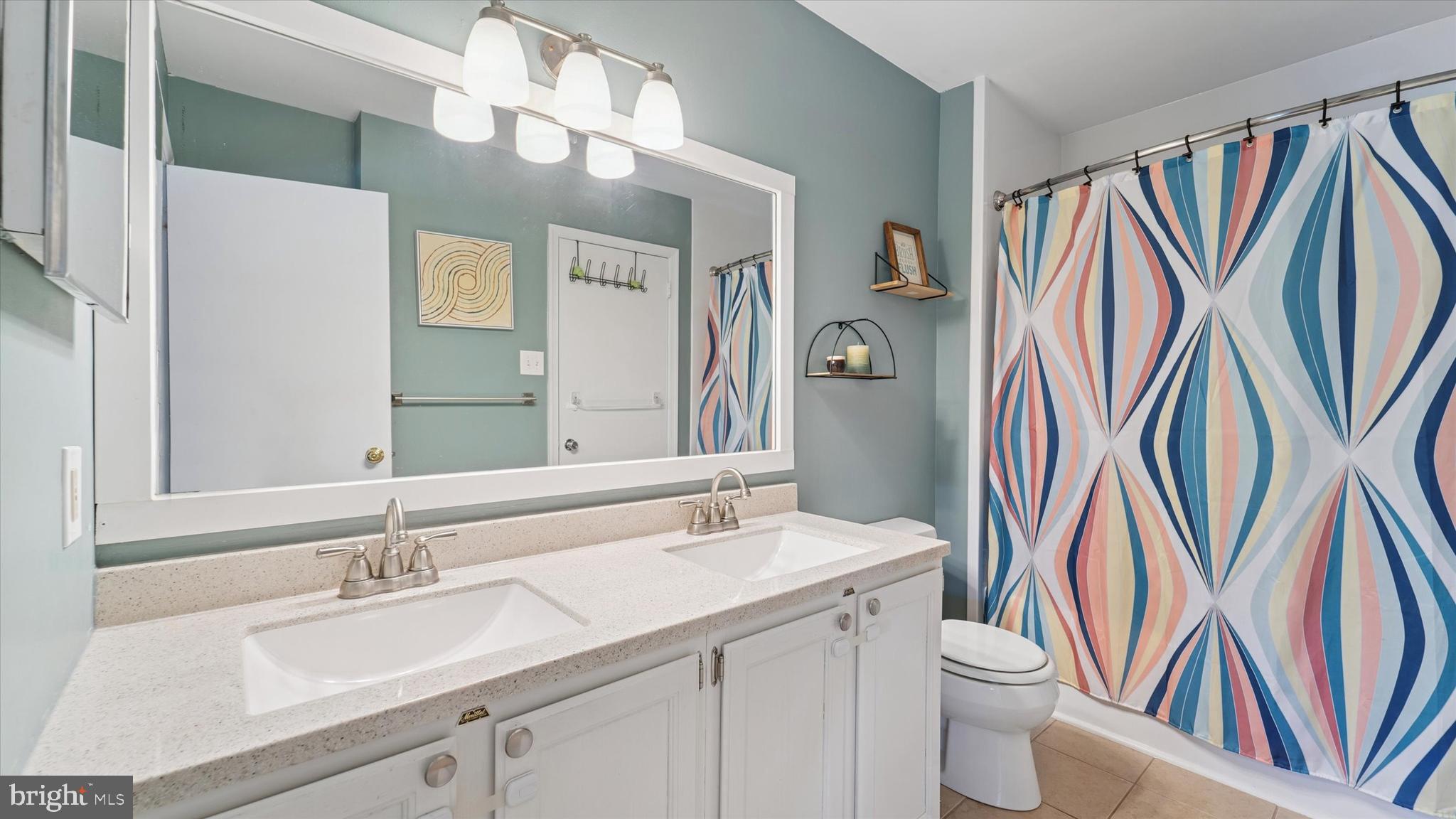 21 Ruth Road Brookhaven, PA 19015 - Photo 18 of 24 Jack & Jill bathroom