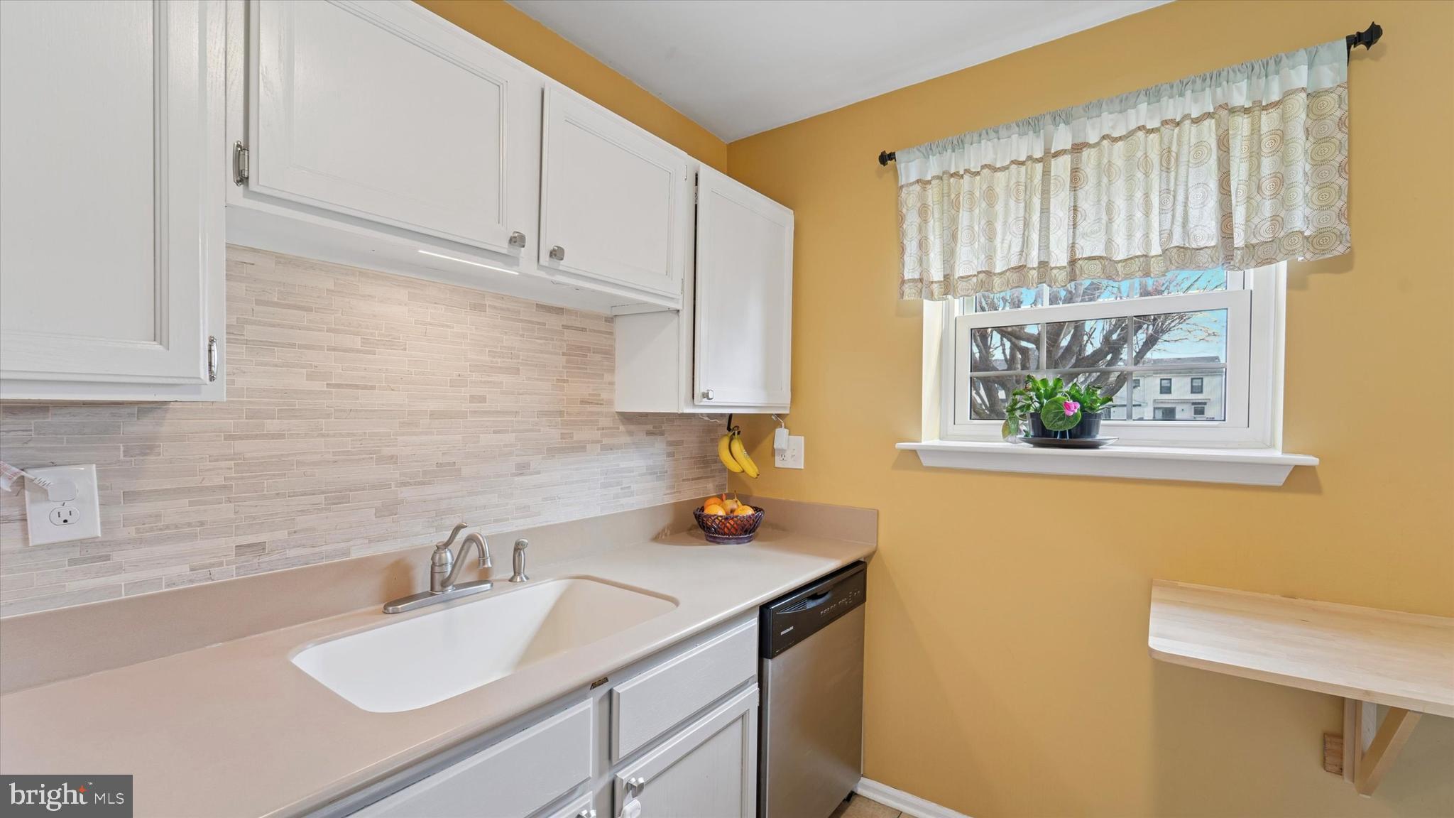 21 Ruth Road Brookhaven, PA 19015 - Photo 8 of 24 Kitchen