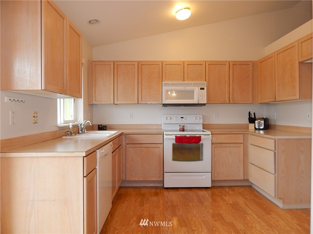 625 57th Street Southwest Everett, WA 98203 - Photo 10 of 25 Gallery Image 10