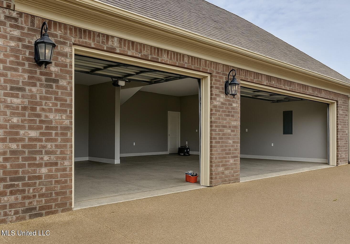 4638 Balterson Loop South Olive Branch, MS 38654 - Photo 23 of 26 garage