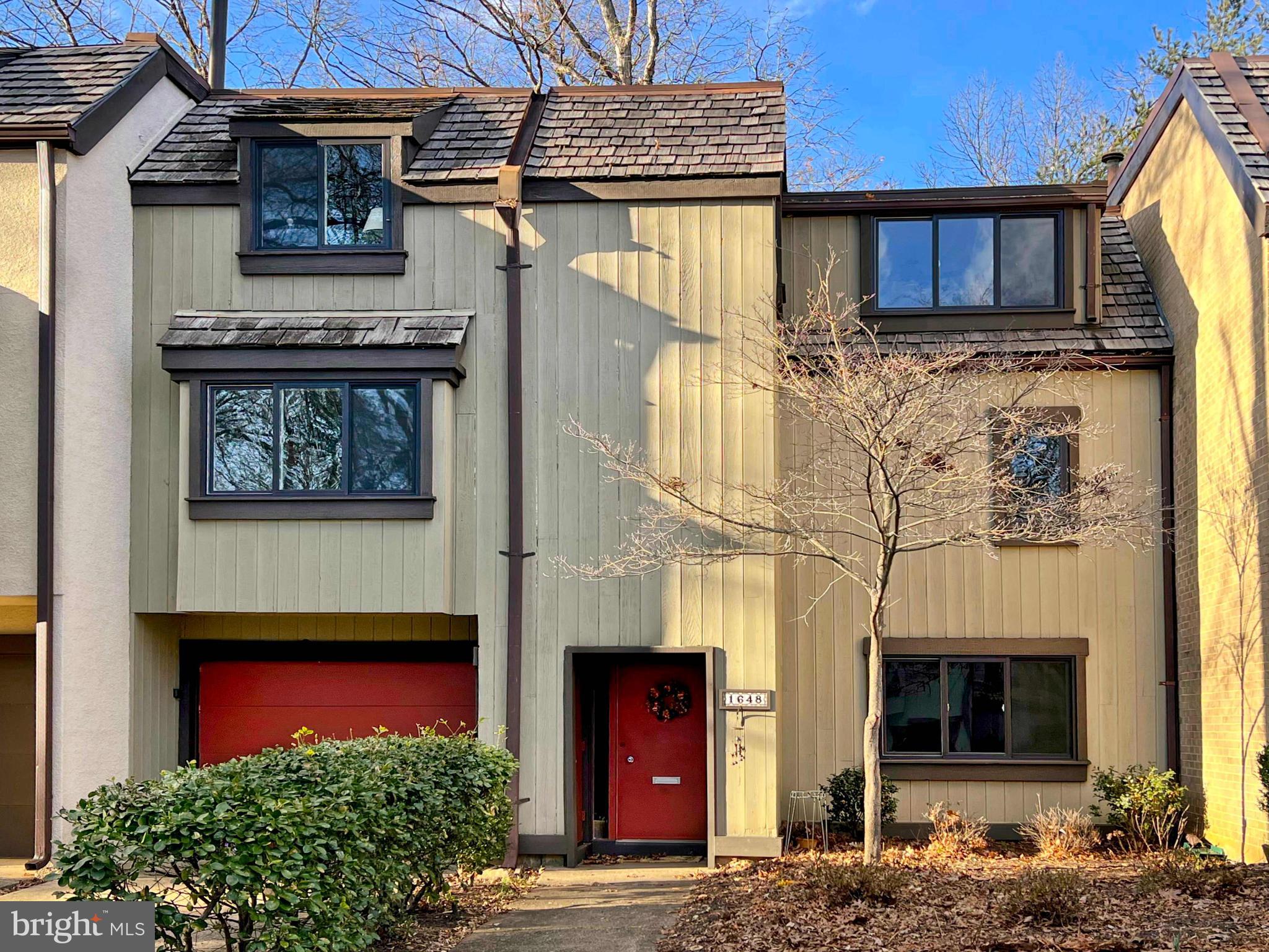 1648 Bentana Way Reston, VA 20190 - Photo 1 of 43 This townhouse is perfectly located