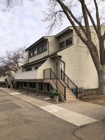 $179,900 | 8928 Neill Lake Road, Unit 105, Eden Prairie, MN 55347