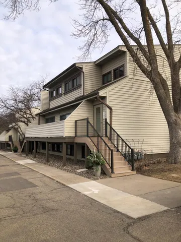$185,900 | 8928 Neill Lake Road, Unit 105, Eden Prairie, MN 55347