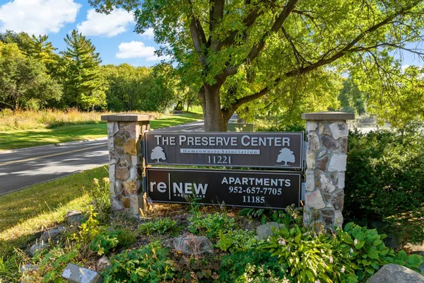 $179,900 | 8928 Neill Lake Road, Unit 105, Eden Prairie, MN 55347