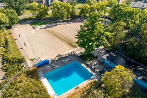 $179,900 | 8928 Neill Lake Road, Unit 105, Eden Prairie, MN 55347