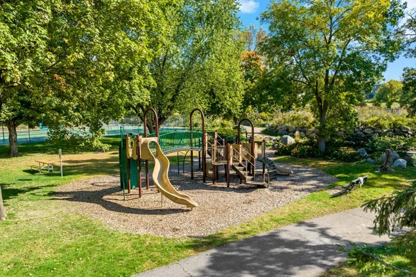 $179,900 | 8928 Neill Lake Road, Unit 105, Eden Prairie, MN 55347