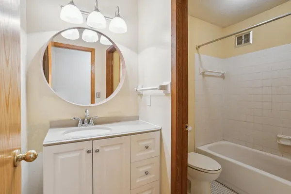 $179,900 | 8928 Neill Lake Road, Unit 105, Eden Prairie, MN 55347