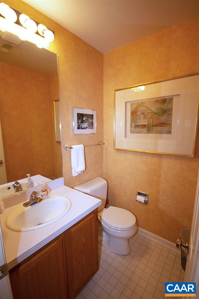 23 Shenandoah Ridge Roseland, VA 22967 - Photo 12 of 26 Powder room on the main floor.