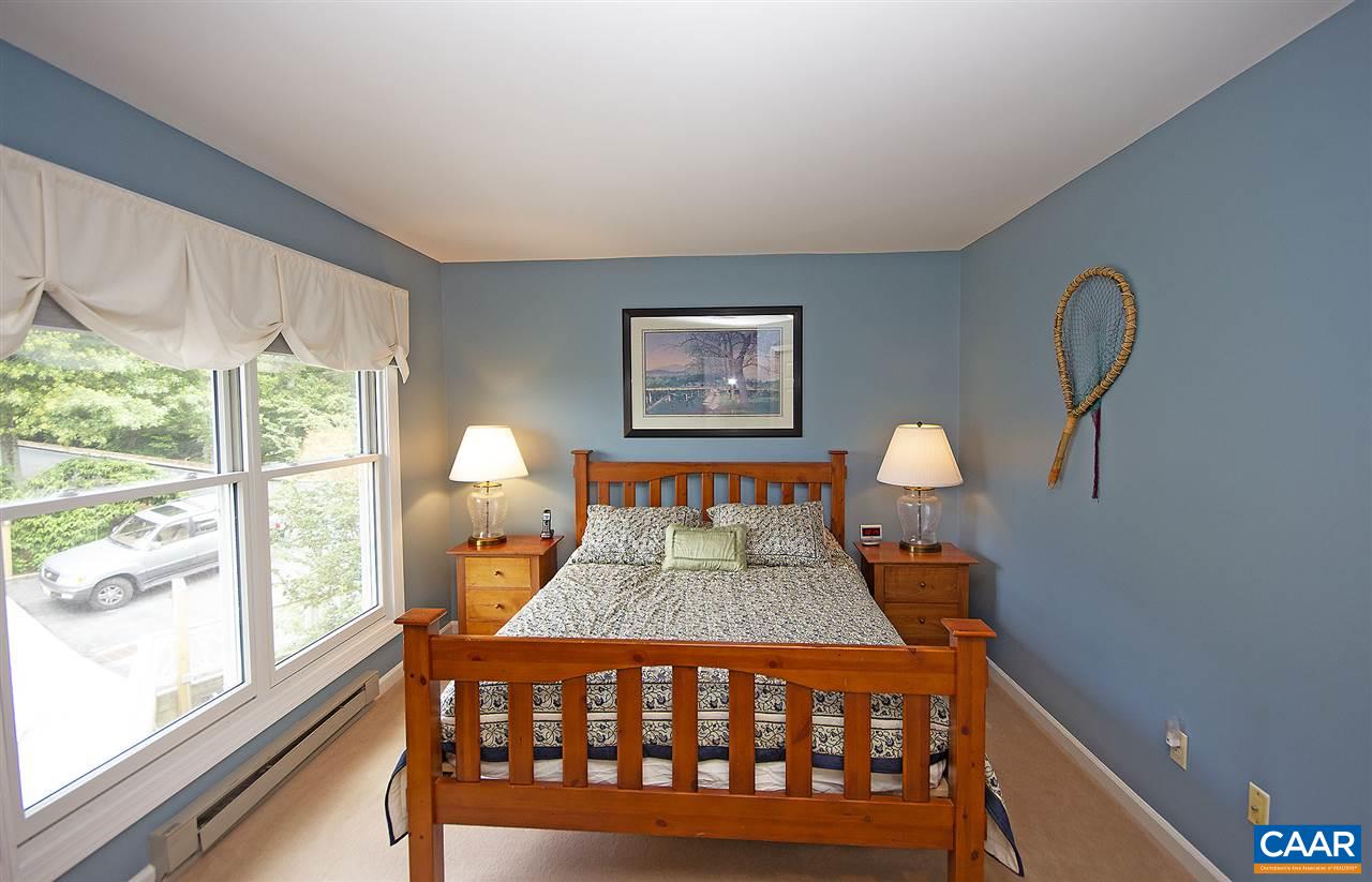 23 Shenandoah Ridge Roseland, VA 22967 - Photo 13 of 26 A guest bedroom on the second floor.