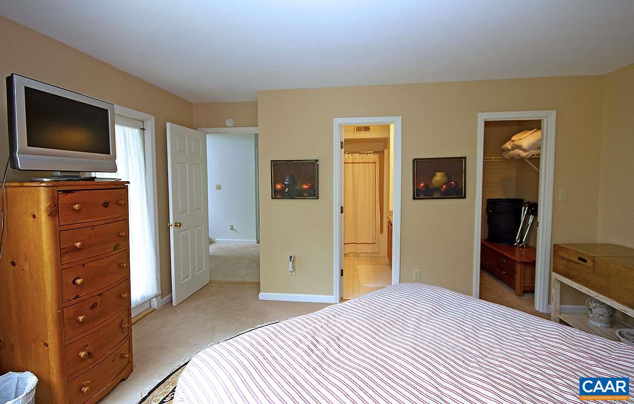 23 Shenandoah Ridge Roseland, VA 22967 - Photo 17 of 26 Maste suite features an attached master bath and a walk-in closet.