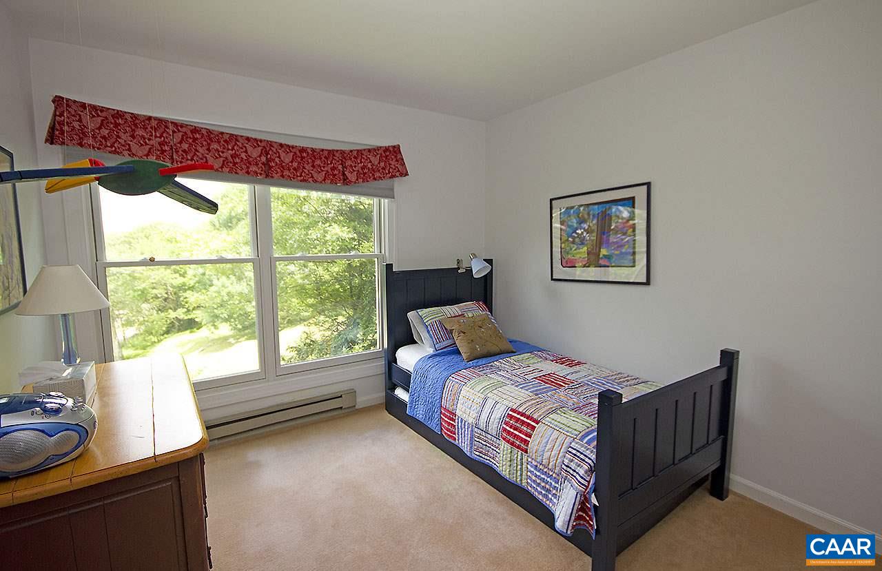 23 Shenandoah Ridge Roseland, VA 22967 - Photo 19 of 26 Guest bedroom
