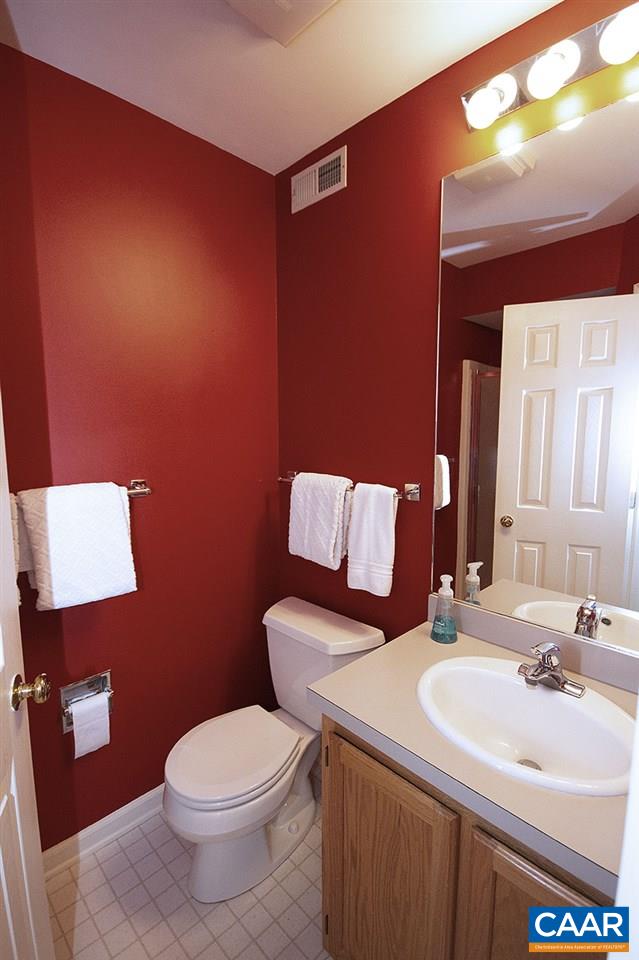 23 Shenandoah Ridge Roseland, VA 22967 - Photo 20 of 26 Full guest bath