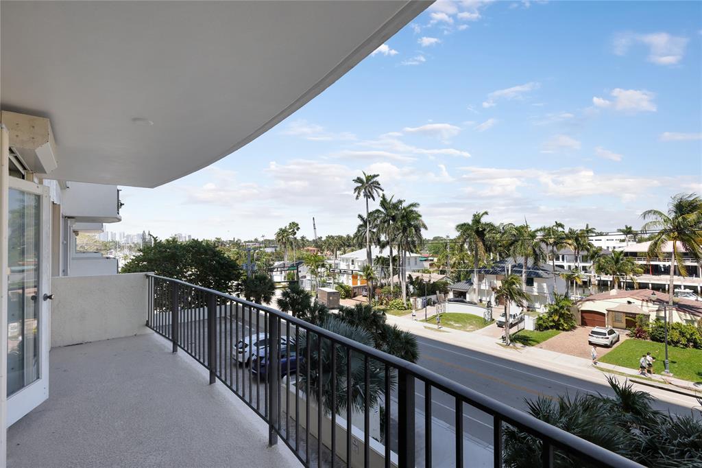 2500 East Las Olas Boulevard, Unit 406 Fort Lauderdale, FL 33301 - Photo 22 of 29 a view of a balcony with city view