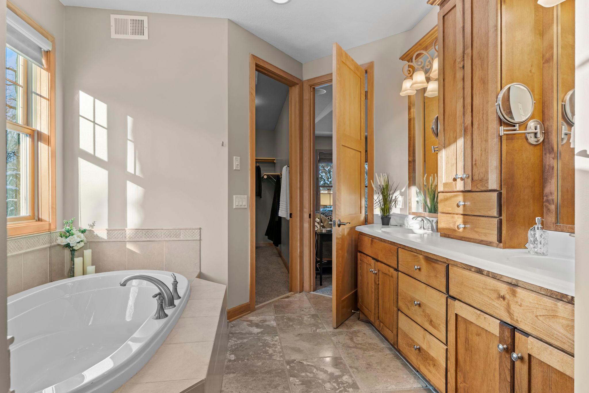 10064 Adam Avenue Inver Grove Heights, MN 55077 - Photo 14 of 38