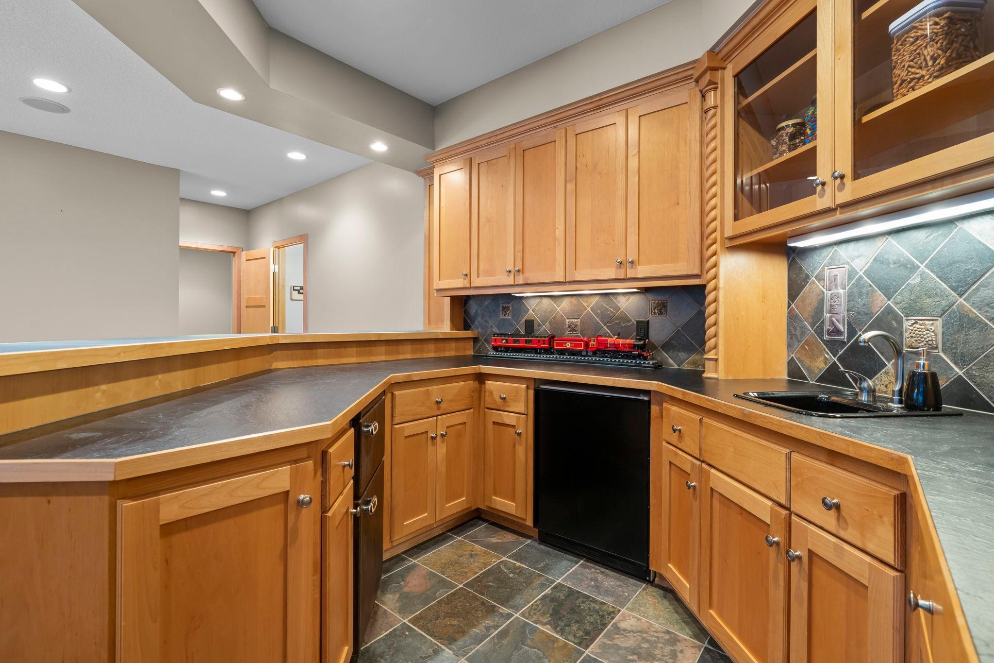 10064 Adam Avenue Inver Grove Heights, MN 55077 - Photo 25 of 38