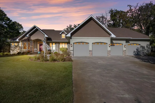 $1,295,000 | 10064 Adam Avenue, Inver Grove Heights, MN 55077