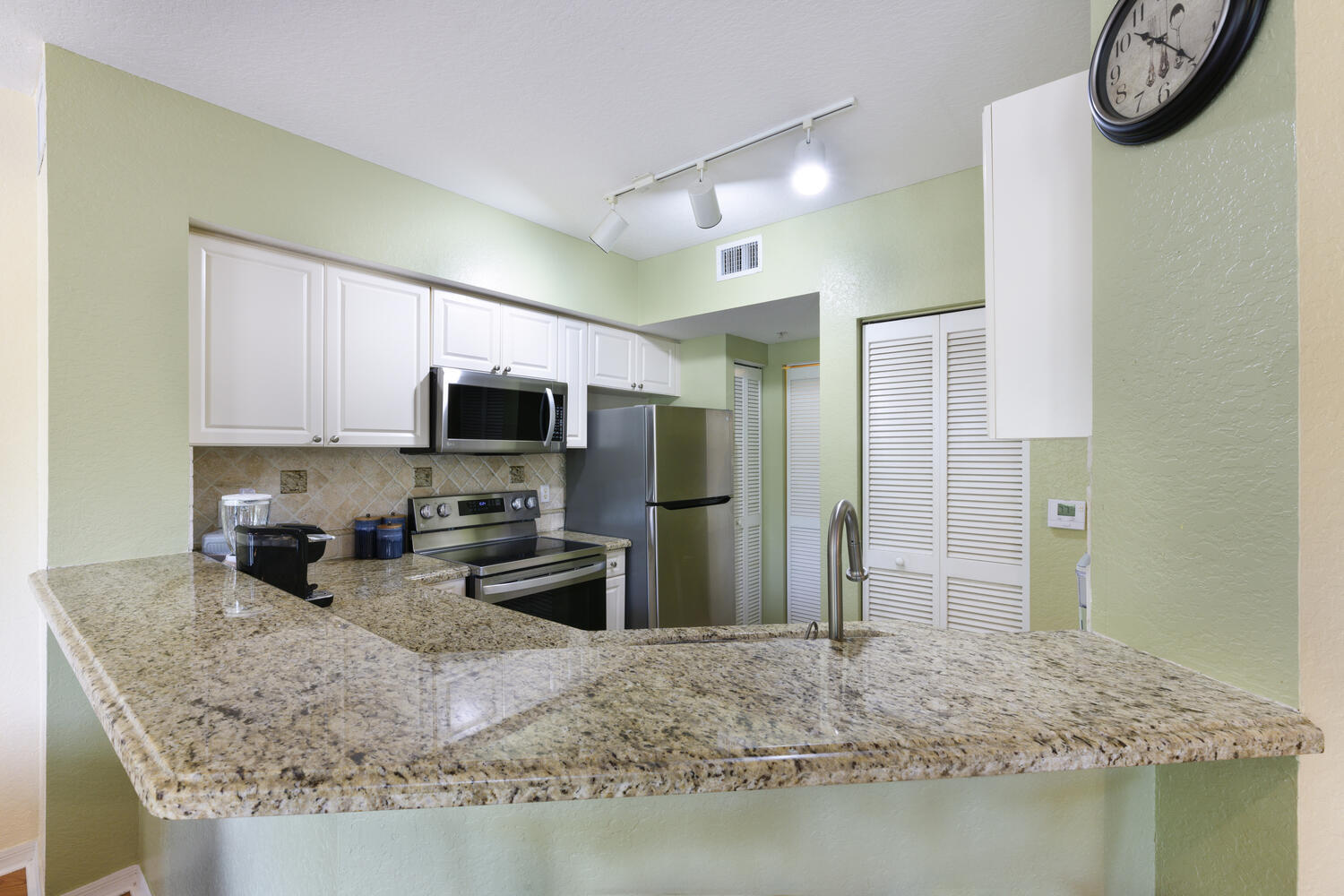 6318 West Sample Road, Unit 6318 Coral Springs, FL 33067 - Photo 8 of 39 Kitchen
