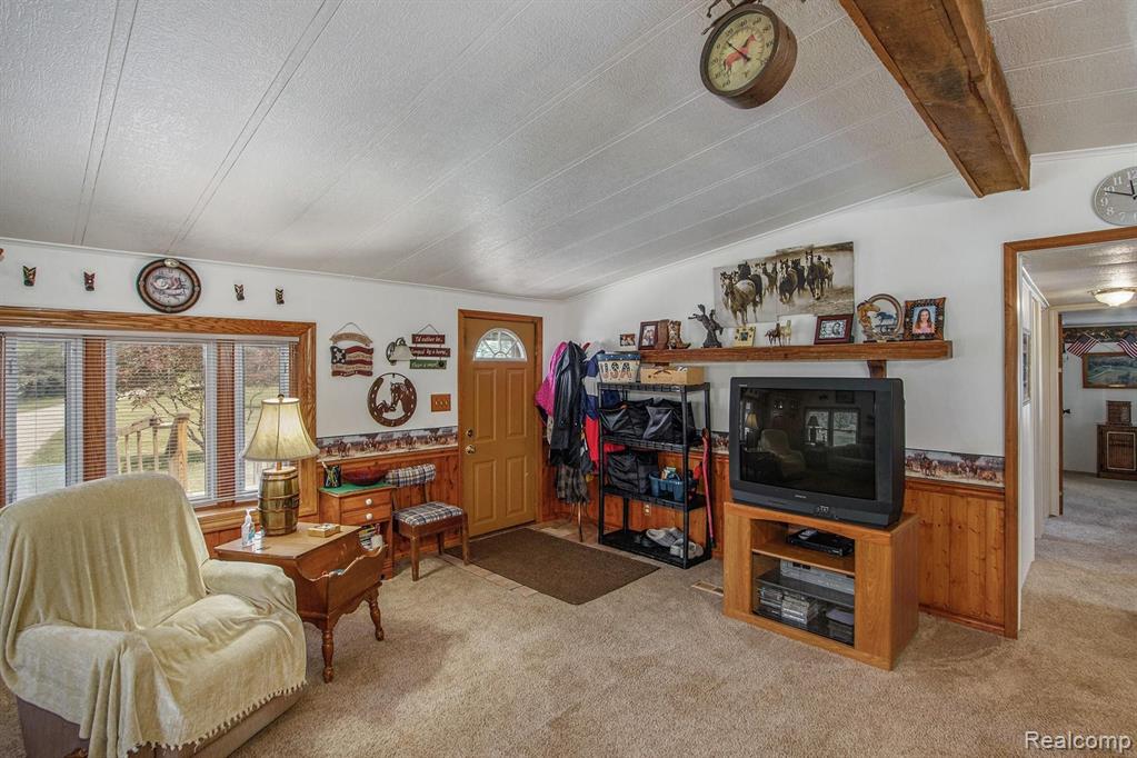 9301 Bryce Road Avoca, MI 48006 - Photo 5 of 43
