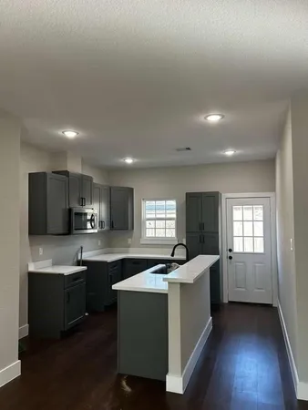 $1,650 | 704 Avenue I, Conroe, TX 77301