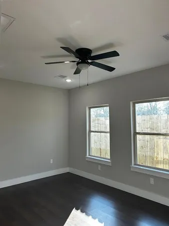 $1,650 | 704 Avenue I, Conroe, TX 77301