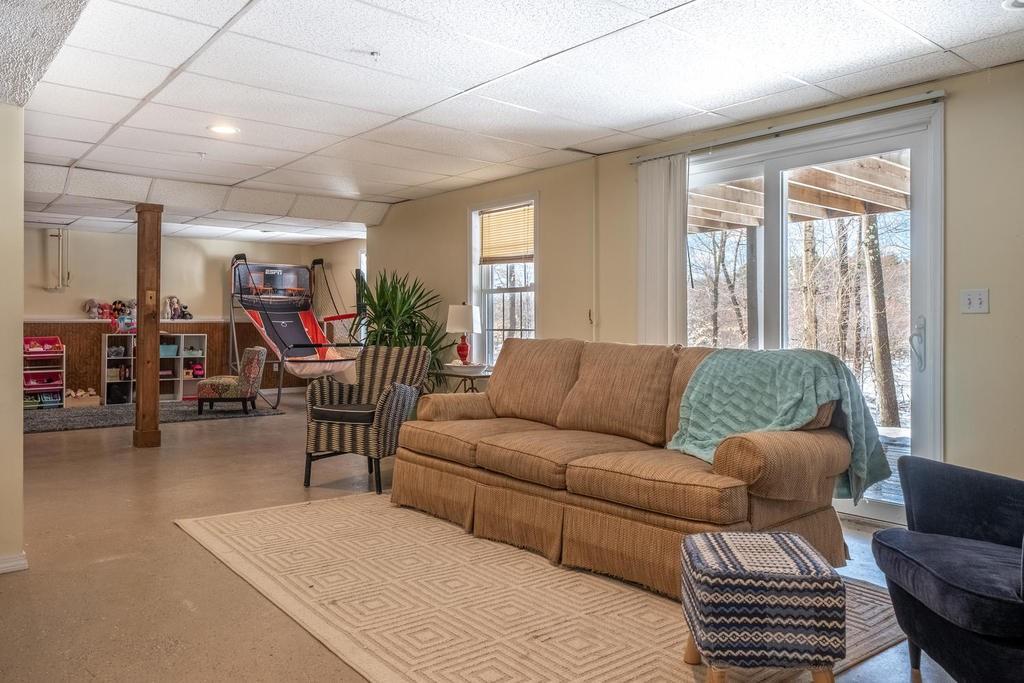 176 Carter Field Road North Andover, MA 01845 - Photo 36 of 41 Gallery Image 36