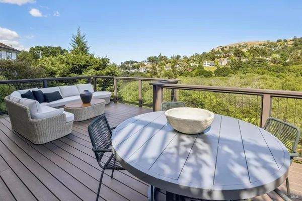 $2,450,000 | 4 Meadow Ridge Drive, Corte Madera, CA 94925