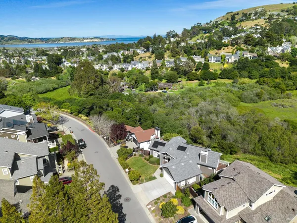 $2,450,000 | 4 Meadow Ridge Drive, Corte Madera, CA 94925