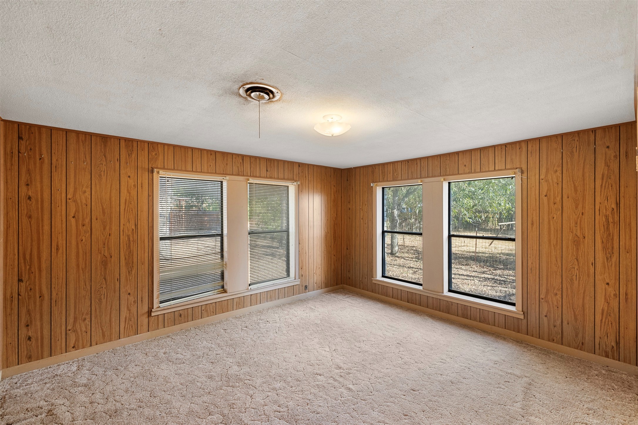 517 First Street Lexington, TX 78947 - Photo 11 of 37