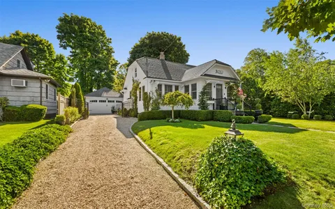 $779,000 | 418 Pine Acres Boulevard, Brightwaters, NY 11718