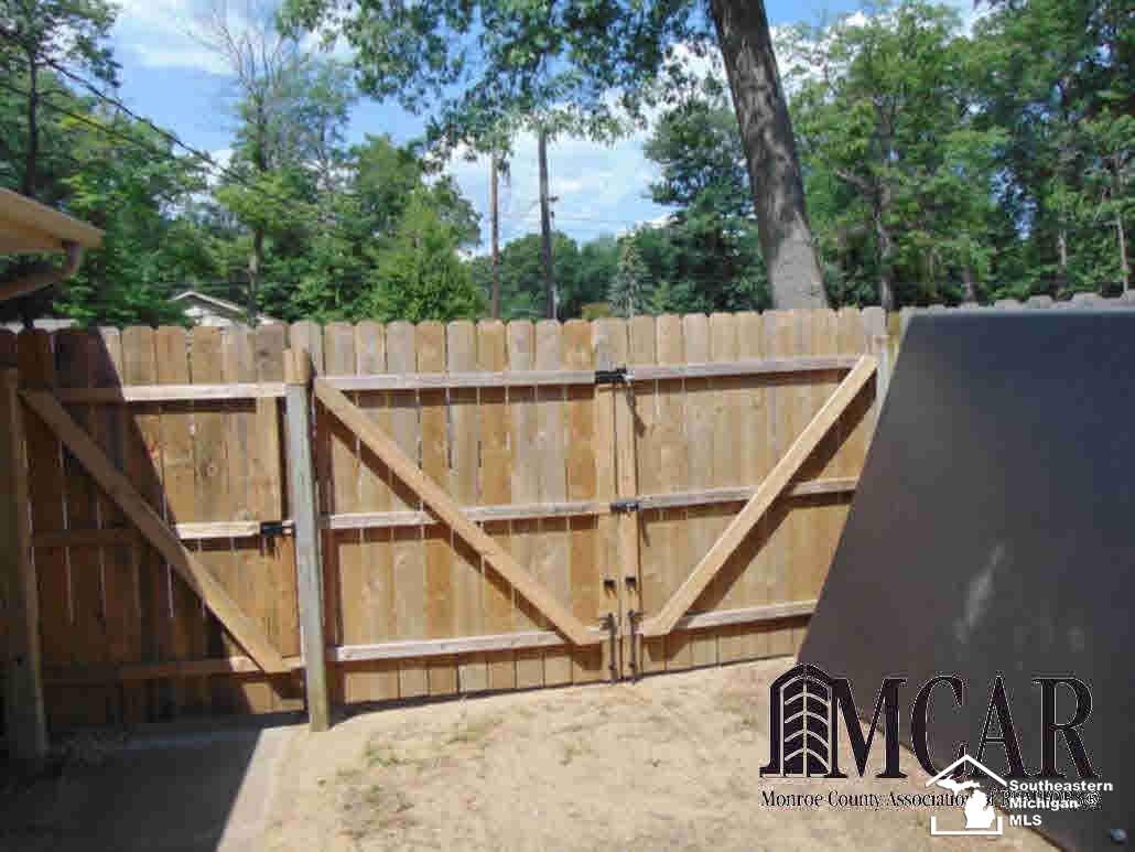 7604 Apache Trail Temperance, MI 48182 - Photo 31 of 32 Large access to rear yard