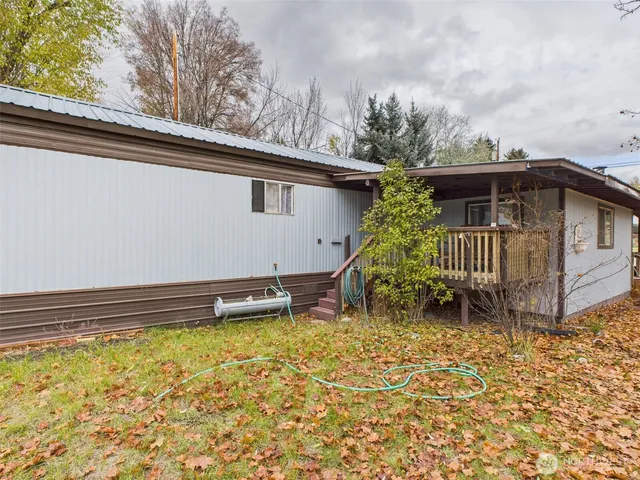 a house view with a garden