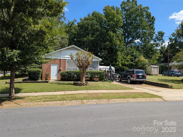 $230,000 | 2855 Fordwood Drive, Charlotte, NC 28208