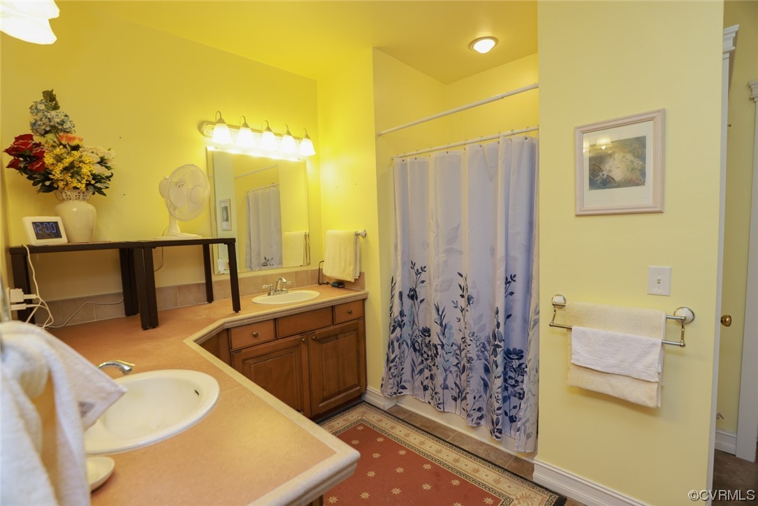 85 Rubermont Road Victoria, VA 23974 - Photo 18 of 49 a bathroom with a tub sink and mirror