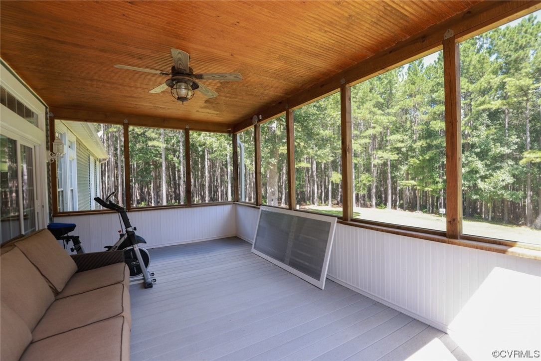 85 Rubermont Road Victoria, VA 23974 - Photo 38 of 49 a living room with furniture and a large window