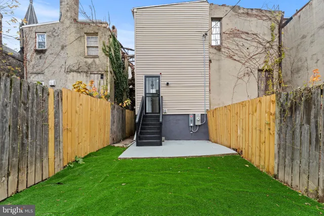 $2,500 | 917 Edmondson Avenue, Baltimore, MD 21223