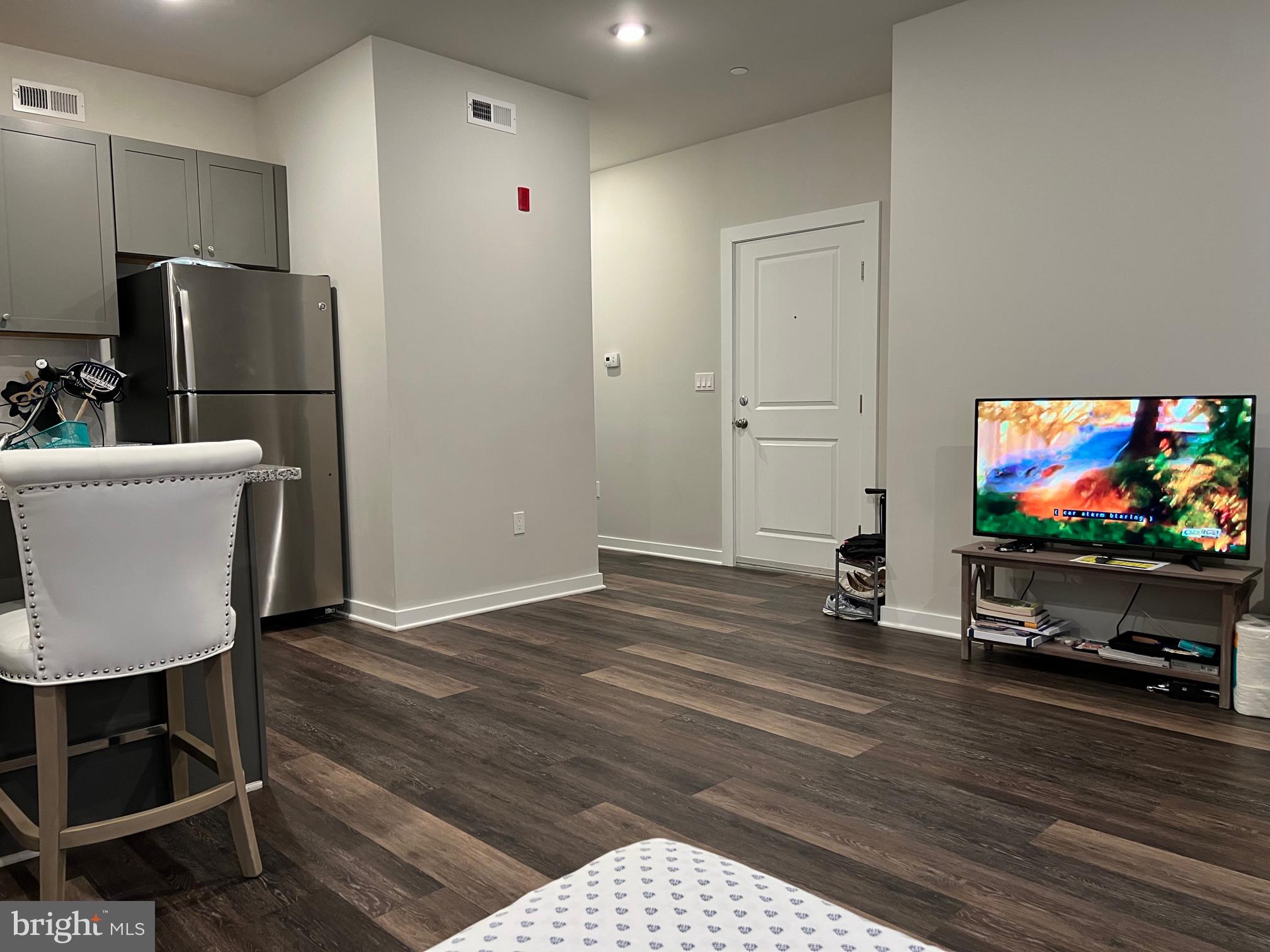 4217 Chestnut Street, Unit 206 Philadelphia, PA 19104 - Photo 4 of 15