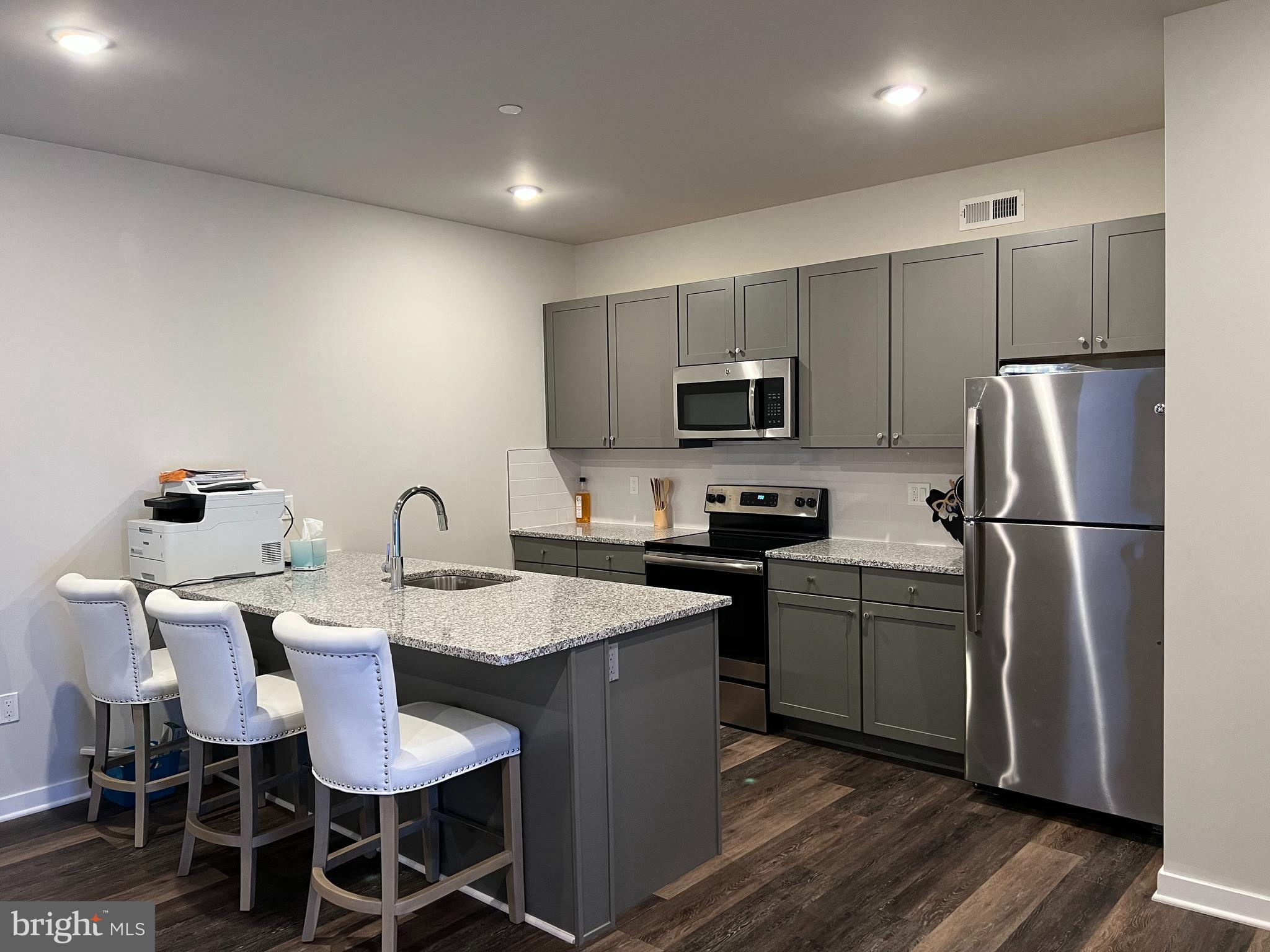 4217 Chestnut Street, Unit 206 Philadelphia, PA 19104 - Photo 5 of 15