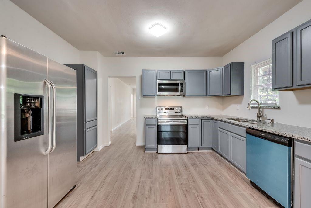 2704 Rosen Avenue Fort Worth, TX 76164 - Photo 6 of 17