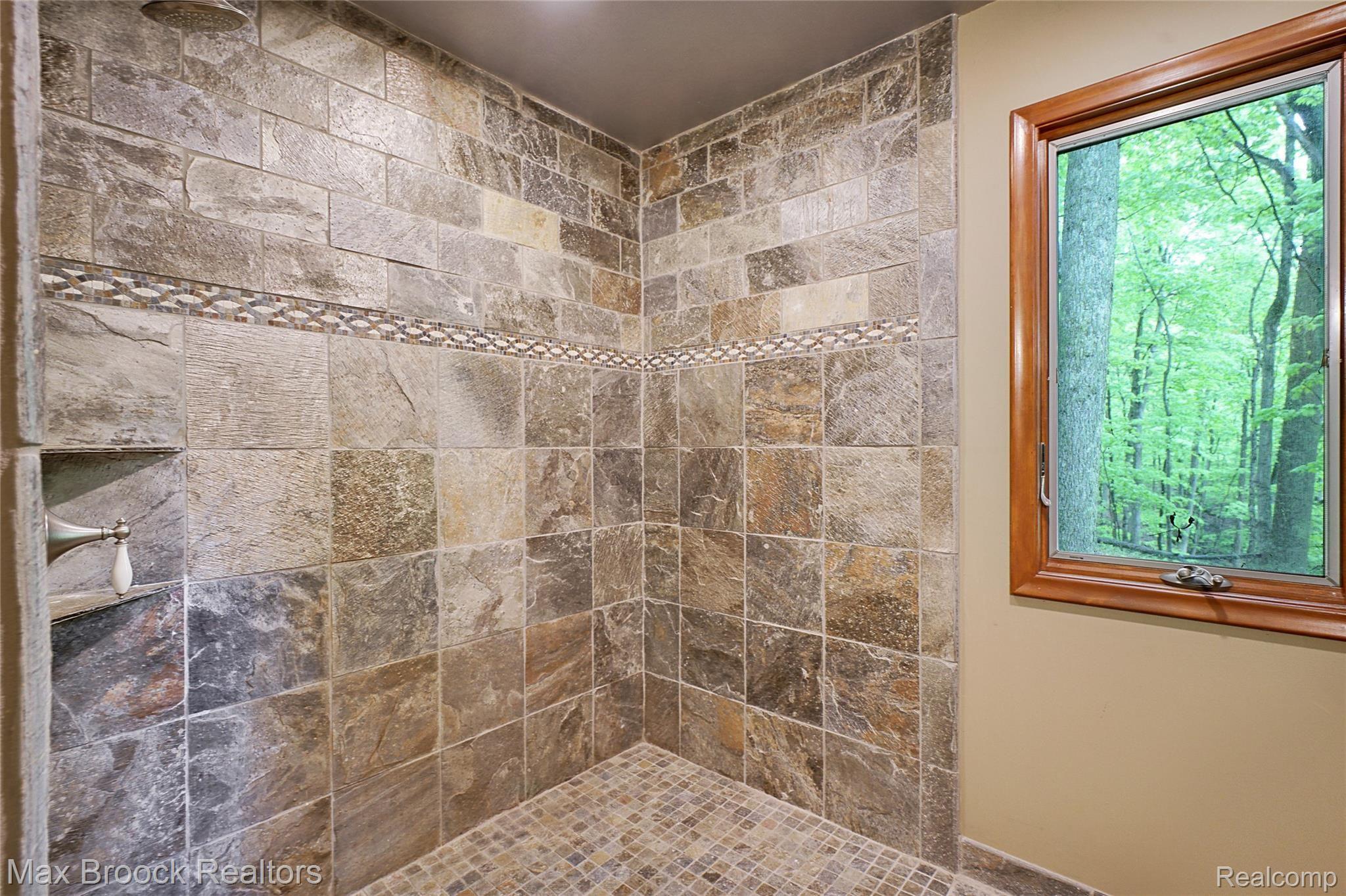 34468 Quaker Valley Road Farmington, MI 48331 - Photo 12 of 28 lower_dsc05269-dsc05271.jpg