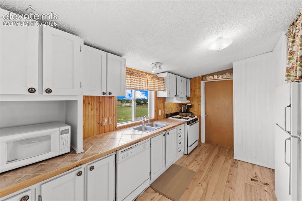 6245 Peerless Farms Road Peyton, CO 80831 - Photo 10 of 42