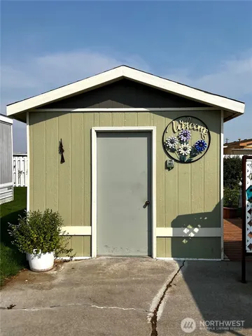 $95,000 | 2240 West Broadway Avenue, Unit 204, Moses Lake, WA 98837