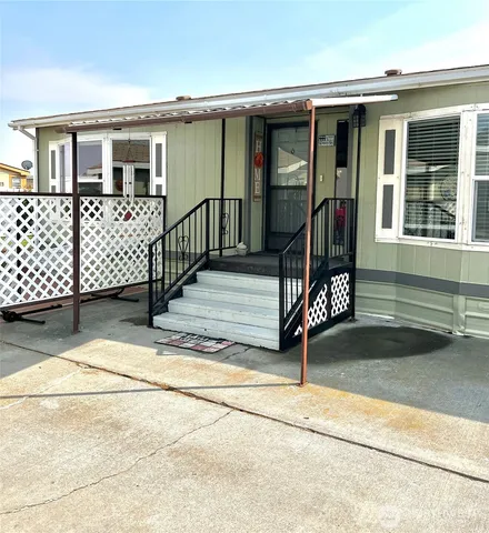 $95,000 | 2240 West Broadway Avenue, Unit 204, Moses Lake, WA 98837