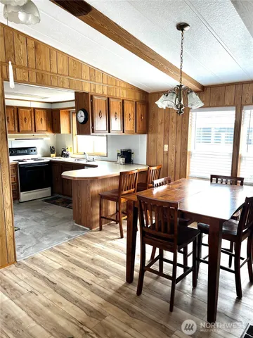 $95,000 | 2240 West Broadway Avenue, Unit 204, Moses Lake, WA 98837