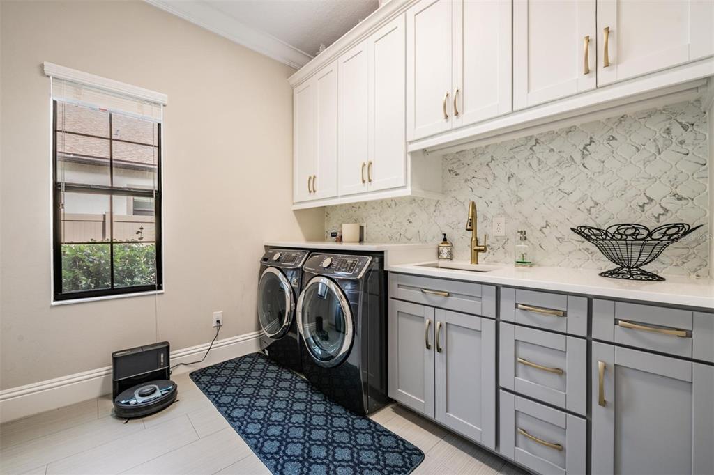 2913 Valencia Ridge Street Valrico, FL 33596 - Photo 18 of 31 a utility room with sink dryer and washer
