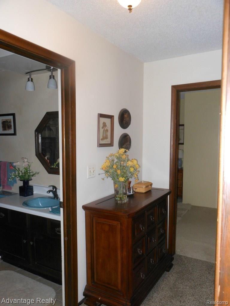8615 Meskill Road Columbus, MI 48063 - Photo 14 of 19 Upstairs Landing