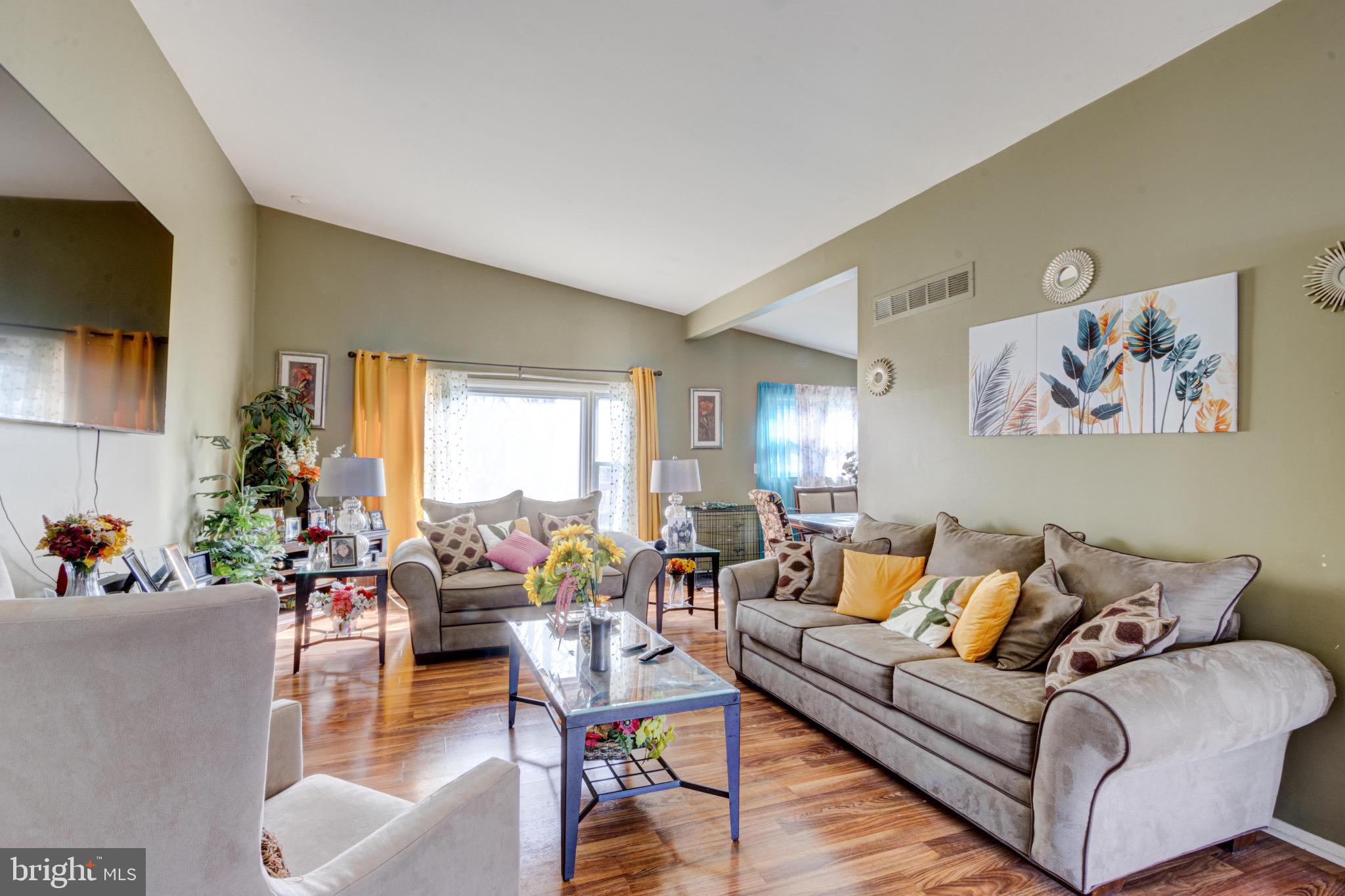 8539 Stevenswood Road Windsor Mill, MD 21244 - Photo 5 of 24 Living Room