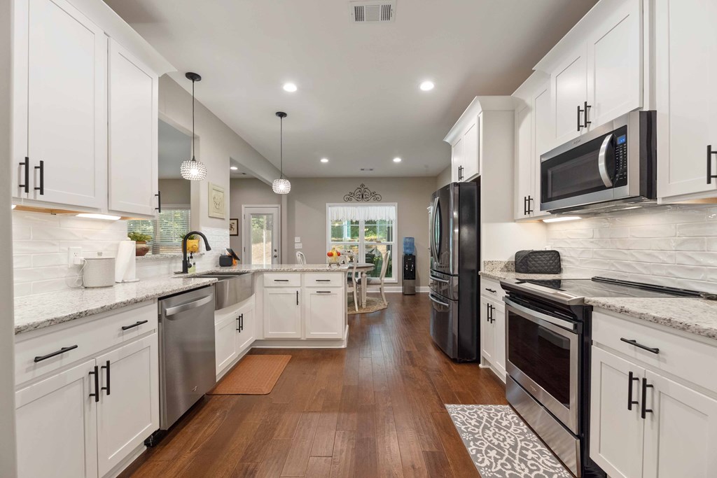 5730 Lower Blue Springs Road Hamilton, GA 31811 - Photo 13 of 40 Well-appointed Kitchen w/ Stainless Steel Applianc